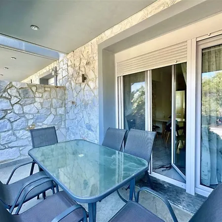 Center Apart Boutique 2 Bedrooms 6 Guests *