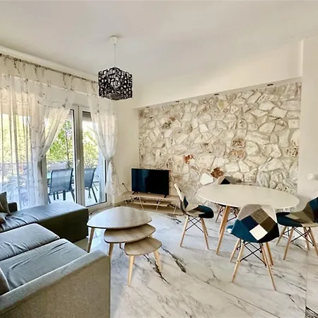 Center Apart Boutique 2 Bedrooms 6 Guests *